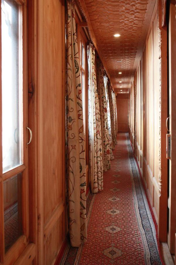 Khilona Luxury Heritage Houseboats Srīnagar Buitenkant foto