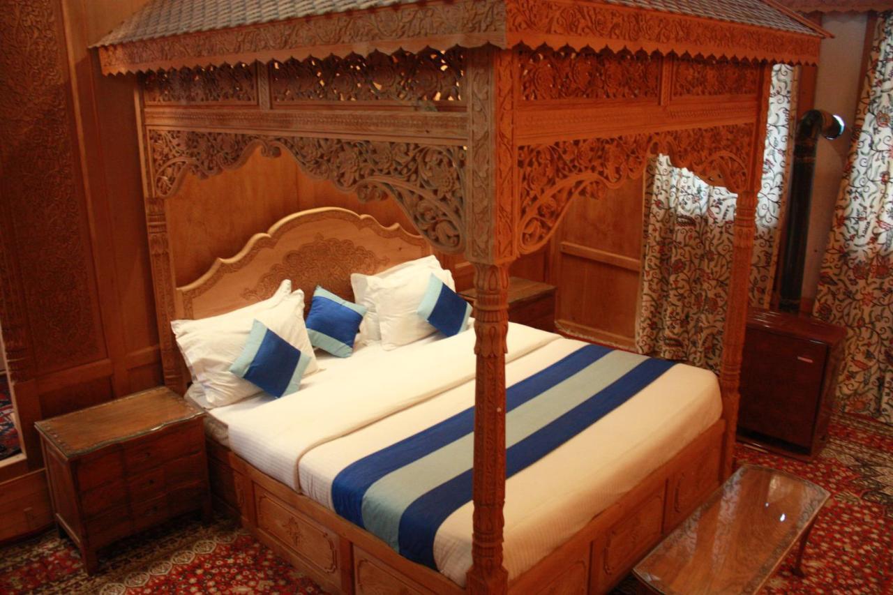 Khilona Luxury Heritage Houseboats Srīnagar Buitenkant foto