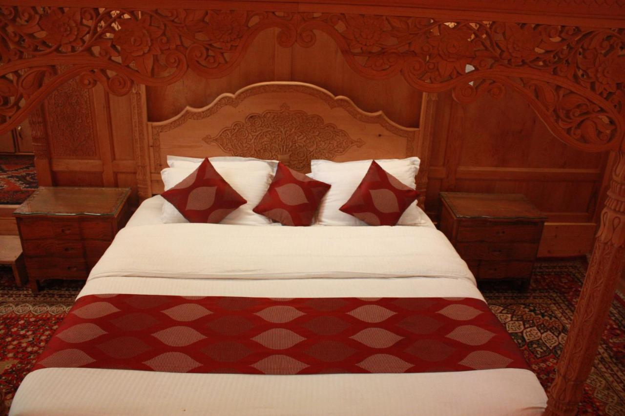 Khilona Luxury Heritage Houseboats Srīnagar Buitenkant foto
