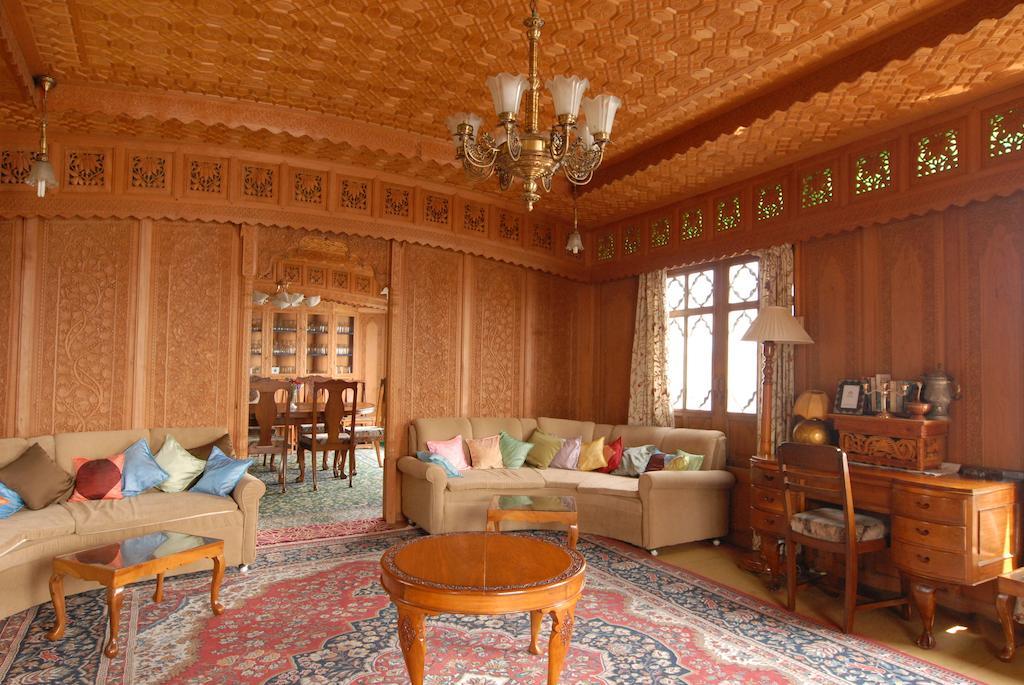 Khilona Luxury Heritage Houseboats Srīnagar Buitenkant foto